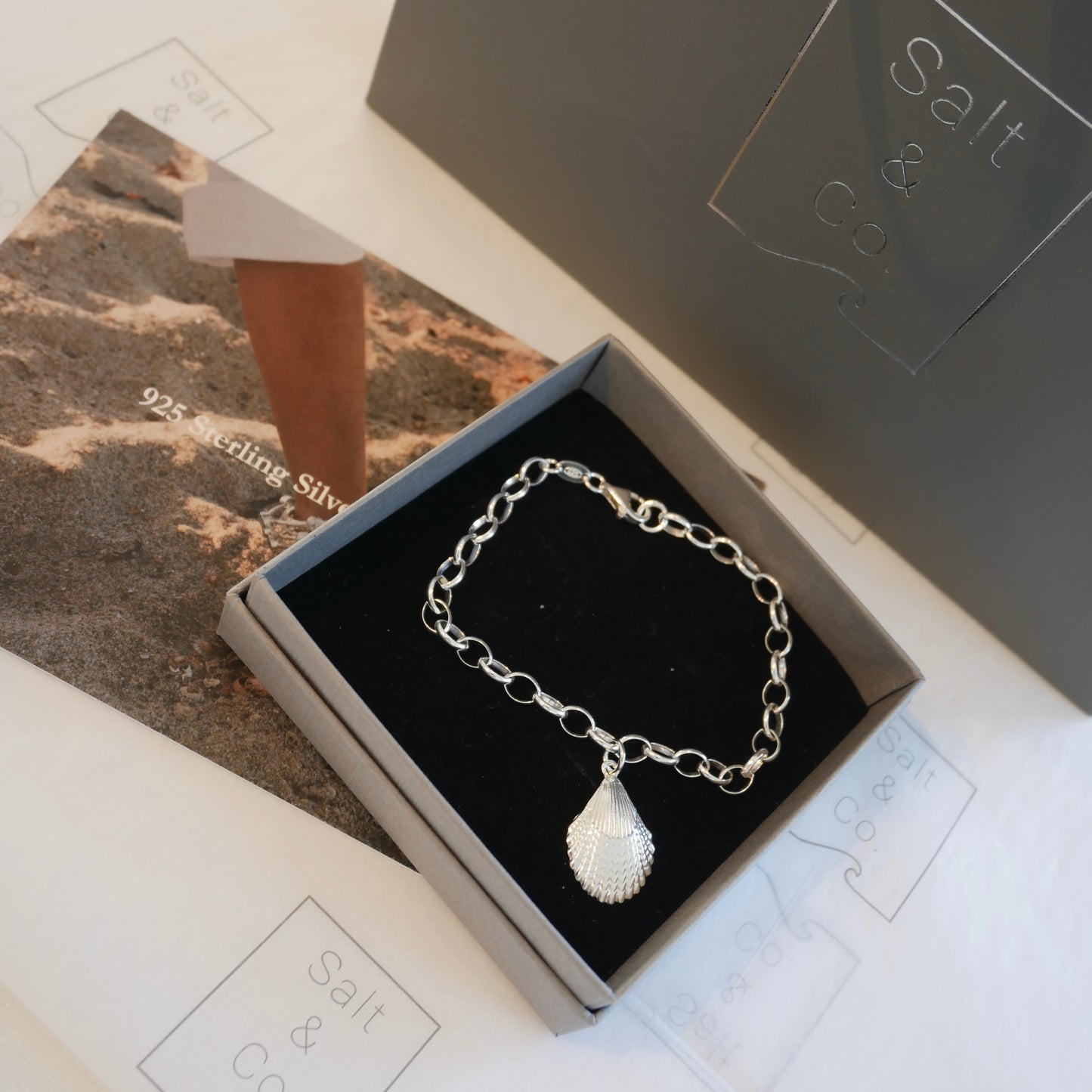 Maxi Scallop Shell Chain Bracelet