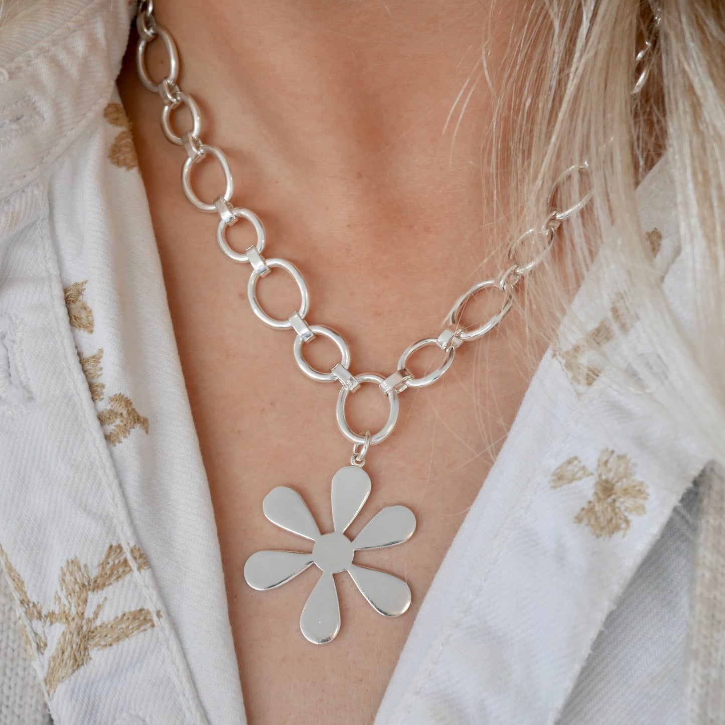 Maxi Daisy Statement Necklace
