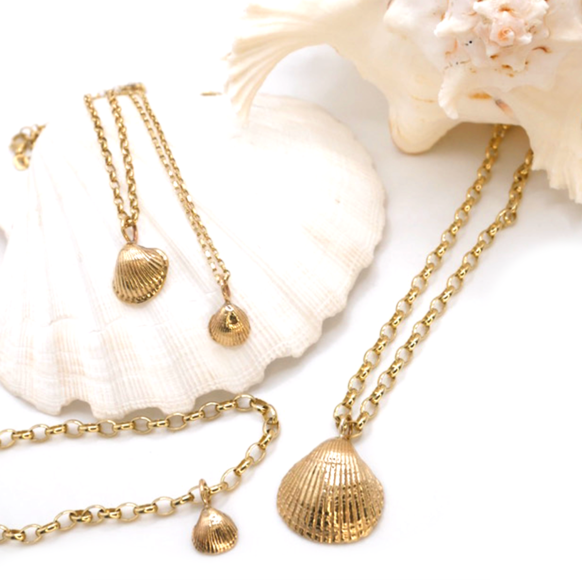 Amble Mini Shell Necklace, Gold